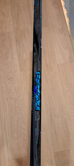 Hokejka BAUER Twitch, F30/P28, ľavá, hraná - 4