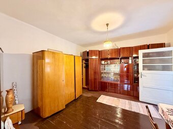 BUKOVEC - 4 IZBOVÝ RD V DOBROM STAVE POZEMOK 1.104 M2 - 4