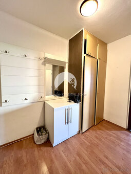 Reality KOMPLEX s.r.o. ponúka na PREDAJ 1 izbový byt v Komár - 4