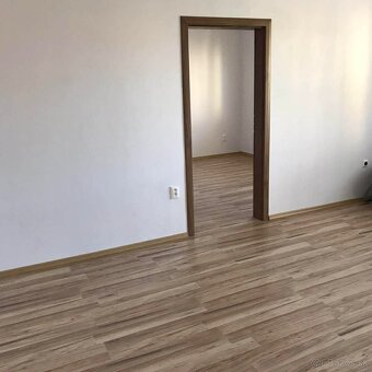 na predaj 2 izbový byt - Handlová - 4