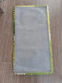 Zelený koberec s vysokým vlasom - 4