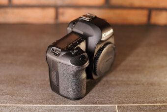 Canon EOS 5D Mark II - iba 24 900 exp. - 4
