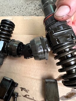 Vstrekovace 1.9 tdi golf 5 volkswagen typ motora BLS - 4