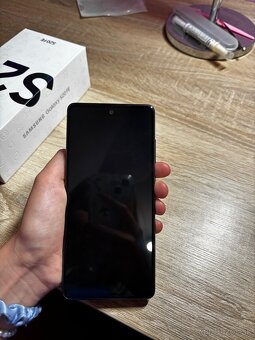 Samsung Galaxy S20 FE - 4