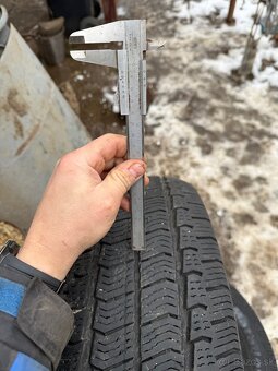 predám celoročné , jazdené pneu 225/70 r15c - 4