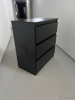 Čierna komoda - 4