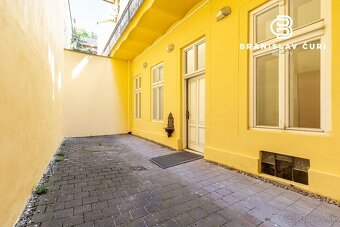 NA PREDAJ HISTORICKÁ BUDOVA V CENTRE MESTA - 4