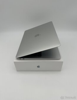 MacBook Air 13" M1 8/512GB Silver + ZÁRUKA - 4