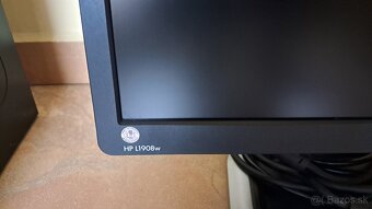 Kancelárske PC + LCD + klavesnica + myš + reproduktory - 4