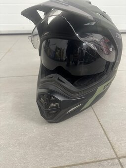 Prilba na motorku - 4