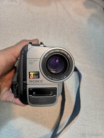 Sony CCD-TRV65E Hi8 Camcorder - 4
