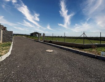 Slnečný stavebný pozemok o výmere 633 m2, Blatné - 4