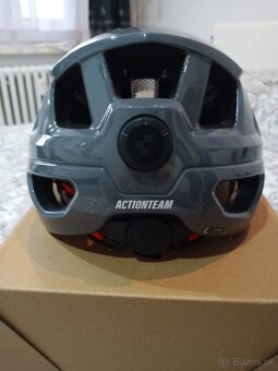 Predám prilbu CUBE - 4