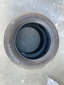 225/60R18 V100 - 4