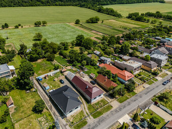 Na predaj rozmerný pozemok vhodný na výstavbu v obci Moravan - 4