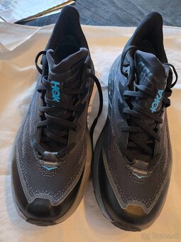 HOKA - 4
