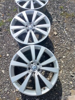 4ks alu disky orig. Vw 5x112 r19 - 4