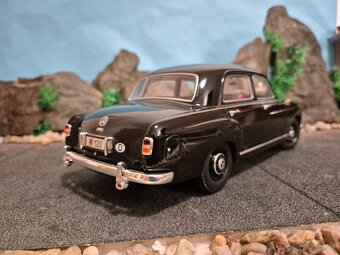 Prodám model 1:18 Mercedes Benz 180D w120 ponton - 4