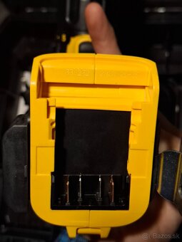 Aku priklepovy skrutkovač dewalt dcd785 18v - 4