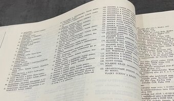 Atlasy, knihy - socializmus - 4