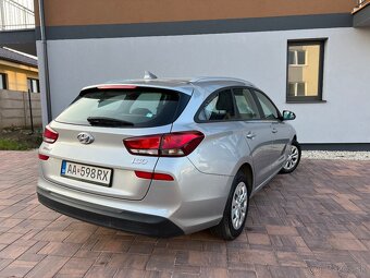 Hyundai i30 Combi 1.5 DPI 80kw r. 2022 - 4