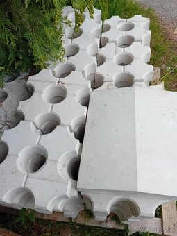 Zatravňovačky, zámková dlažba - 4