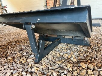 Posilnivaci stroj - Leg press - 4