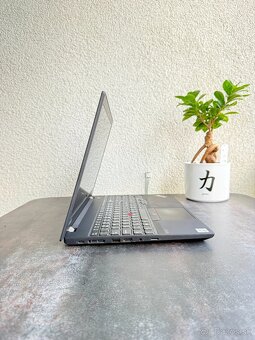 Lenovo ThinkPad T15 i7 + NVIDIA MX - 4
