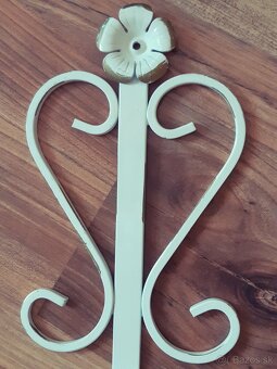 Vintage kovovy vesiak na stenu - 4