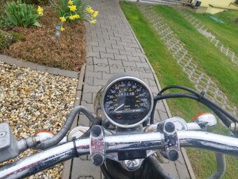 Suzuki Intruder 700 - 4