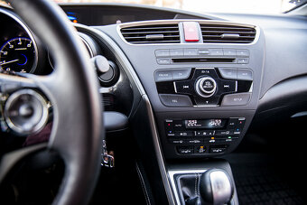 Civic 1.8 Sport 104kW, kúpené 2014, 1. majiteľ - 4