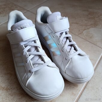 Tenisky Adidas velkost 33 - 4