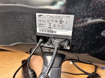 Na predaj: 2x LCD monitory – LG Flatron L194WS a Samsung Syn - 4