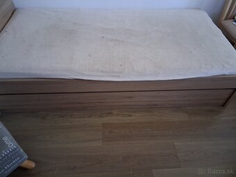 Darujem postel za odvoz  z úložným priestorom - 4