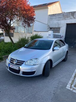 Volkswagen Jetta - 4