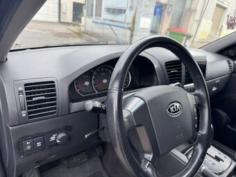 KIA SORENTO 2,5CRDI 4X4 AUTOMAT 141000 KM KLÍMA - 4