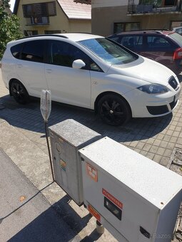 SEAT ALTEA XL 1.9TDi 77kw.Rok 2010 - 4