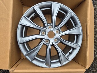 Kované disky R18 Volkswagen t7 Multivan šedé - 4