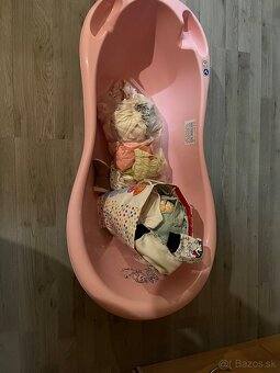 Ohradka s vaničkou a oblečením - 4