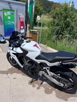 Honda CBR650F - 4