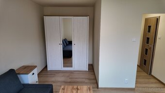 Krásne prerobená garzónka so zariadením - 4