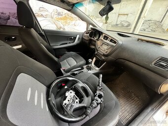 Rozpredam kia ceed 1.6 crdi - 4