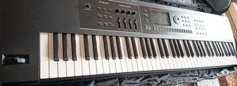ROLAND JUNO D 7 Stage Syntezátor - 4