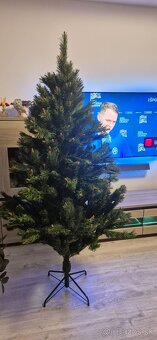 Predám top krásny vianočný stromček 2,05m. - 4