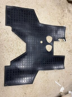 Gumová rohož na traktory zetor presne sedí - 4