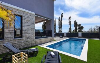 Chorvátsko luxusná vila s vyhrievaným bazénom 100 m od mora. - 4