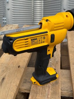 AKU vytlačná pištol Dewalt - 4