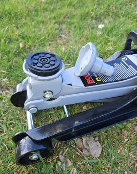 Hydraulicky zdvihak 2,5t - 4
