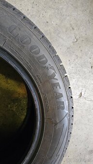 235/55R17 - 4