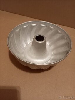 Starožitná šperkovnica a forma na bábovku - 4